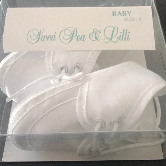 White Baby shoes - Picture 1 of 3